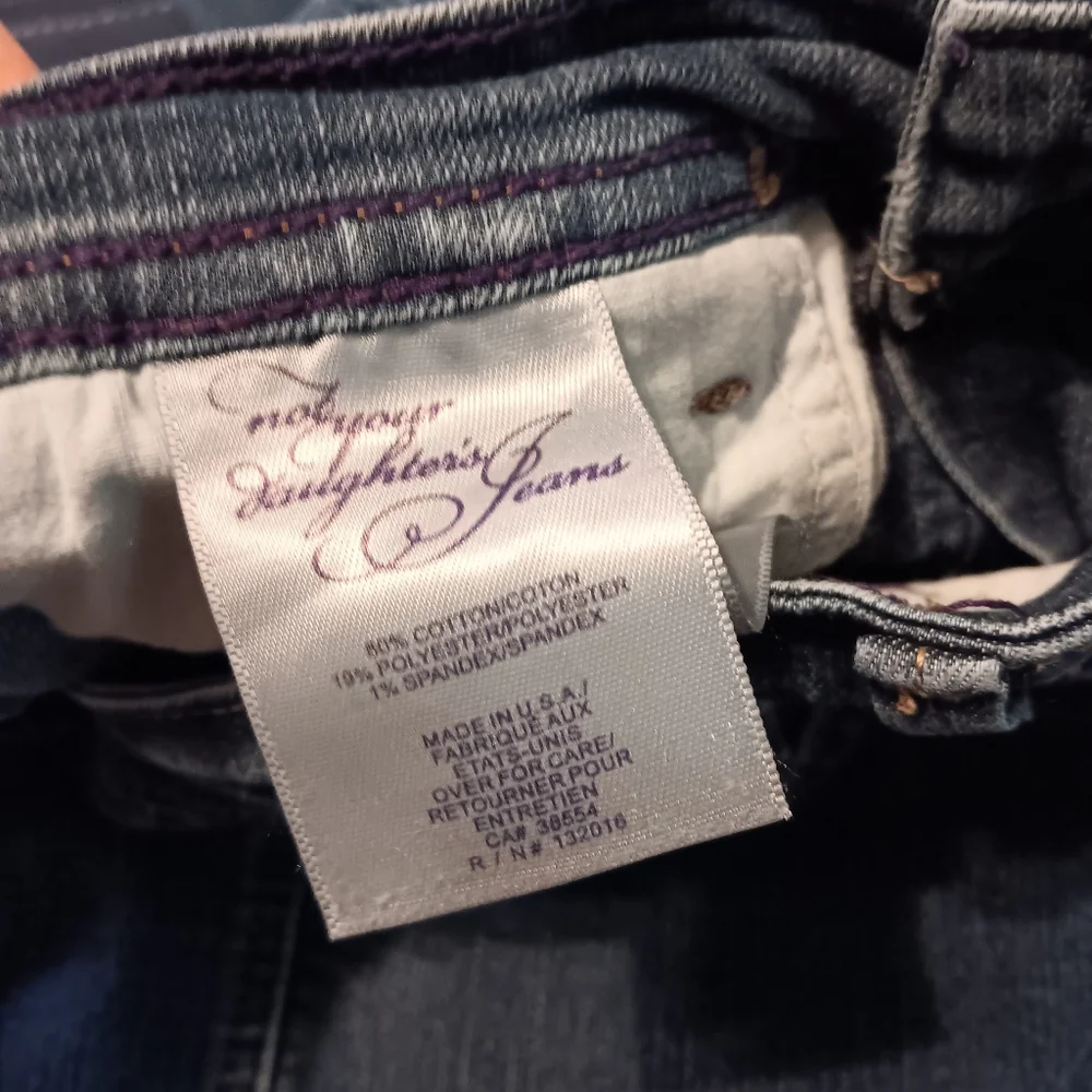Not your daughter's jeans size 4 Capri dark blue denim with lift tuck technology - Picture 9 of 9